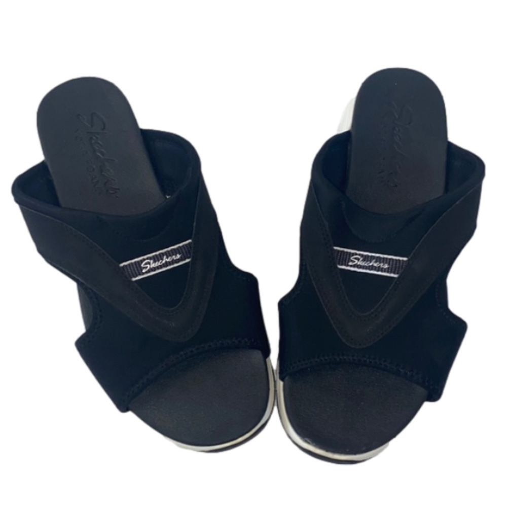 Skechers yoga foam black white chunky d’lite sandals size 9 perfect condition.